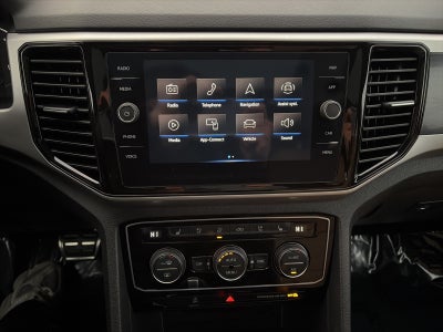 2023 Volkswagen Atlas Cross Sport 3.6L V6 SEL Premium R-Line