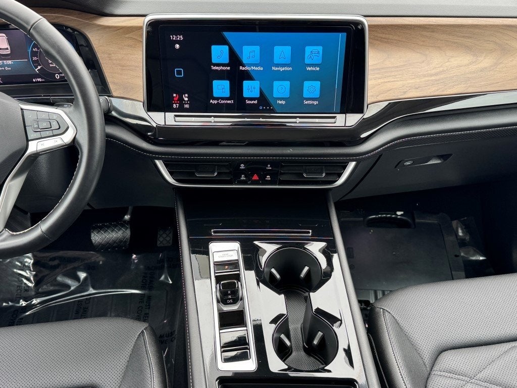 2025 Volkswagen Atlas 2.0T SE w/Technology