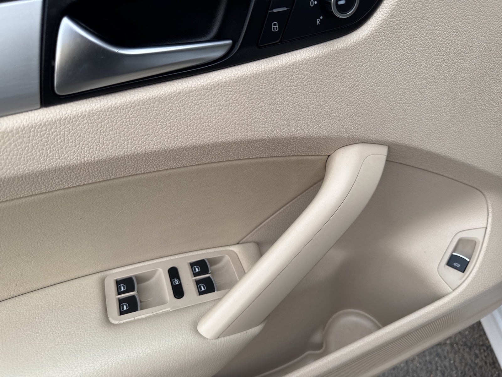 2013 Volkswagen Passat V6 SE w/Sunroof