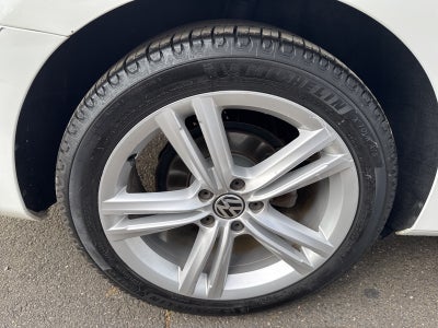 2013 Volkswagen Passat V6 SE w/Sunroof