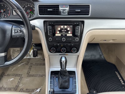 2013 Volkswagen Passat V6 SE w/Sunroof