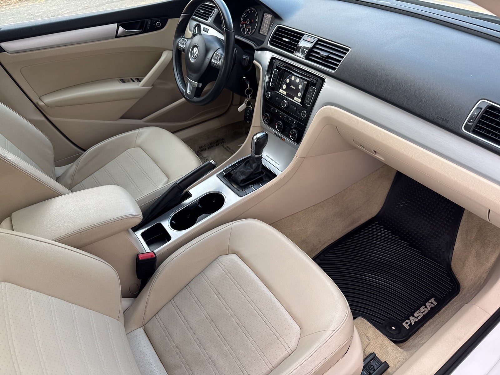 2013 Volkswagen Passat V6 SE w/Sunroof