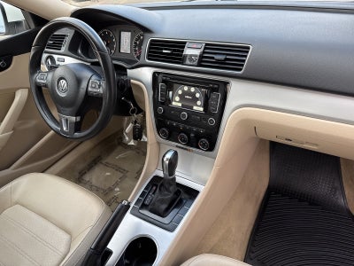 2013 Volkswagen Passat V6 SE w/Sunroof