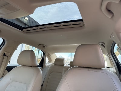 2013 Volkswagen Passat V6 SE w/Sunroof