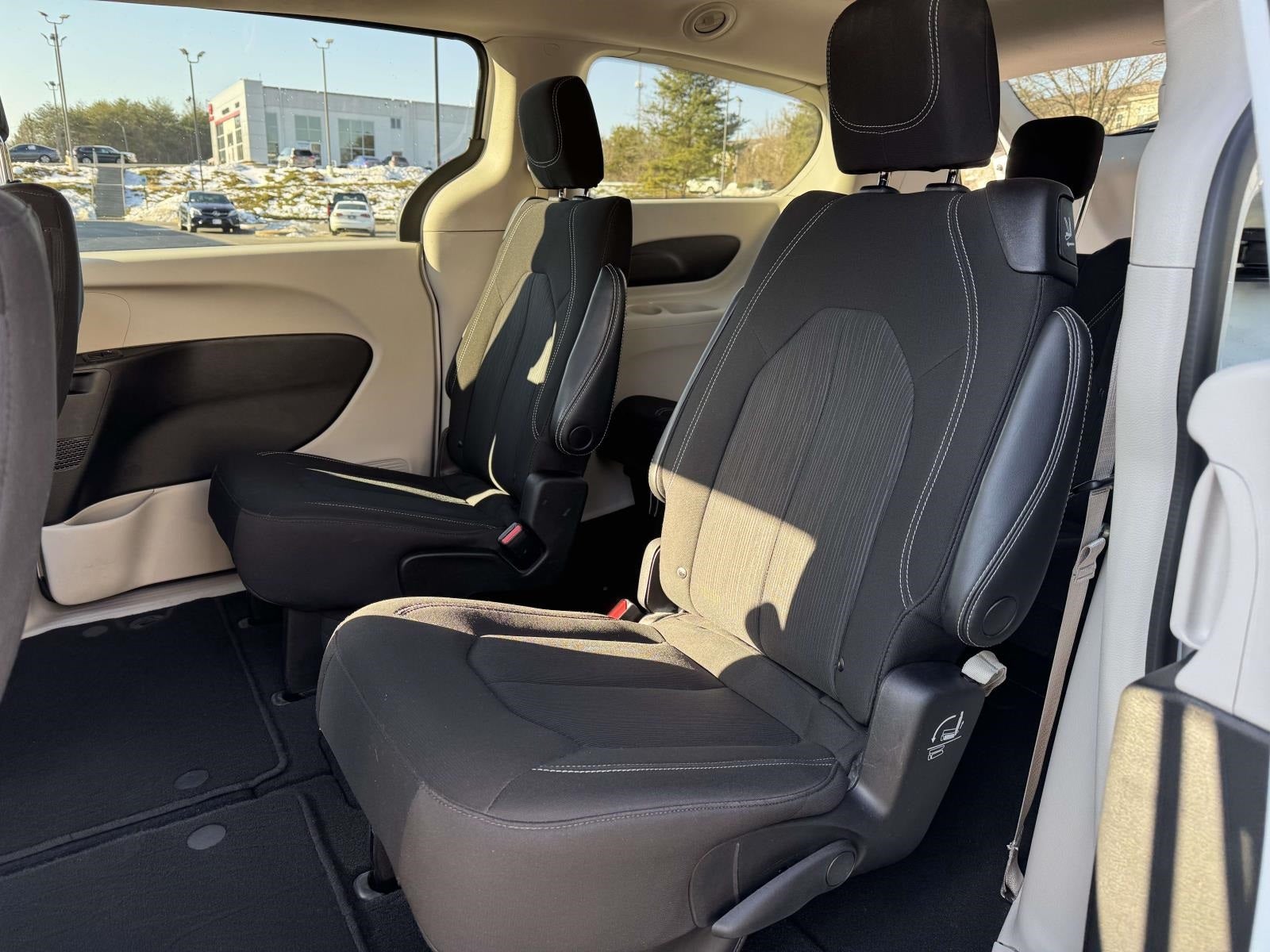 2023 Chrysler Voyager LX