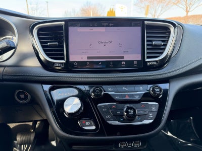 2025 Chrysler Pacifica Hybrid Select