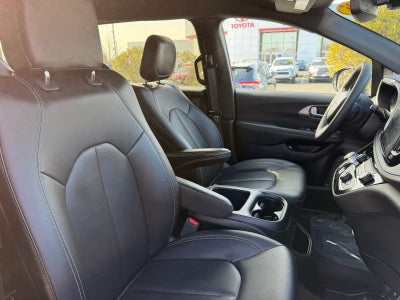 2025 Chrysler Pacifica Hybrid Select