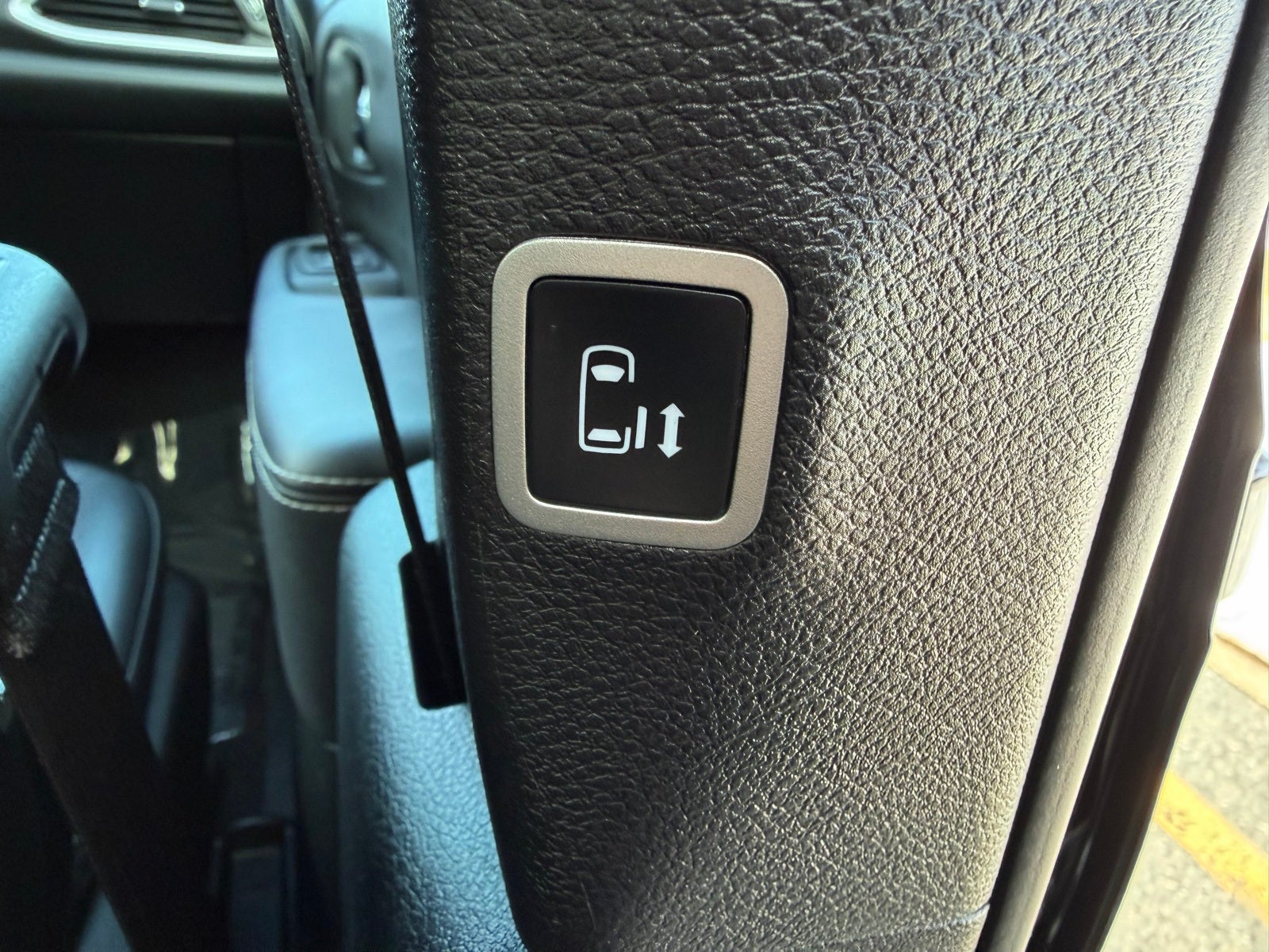 2025 Chrysler Pacifica Hybrid Select