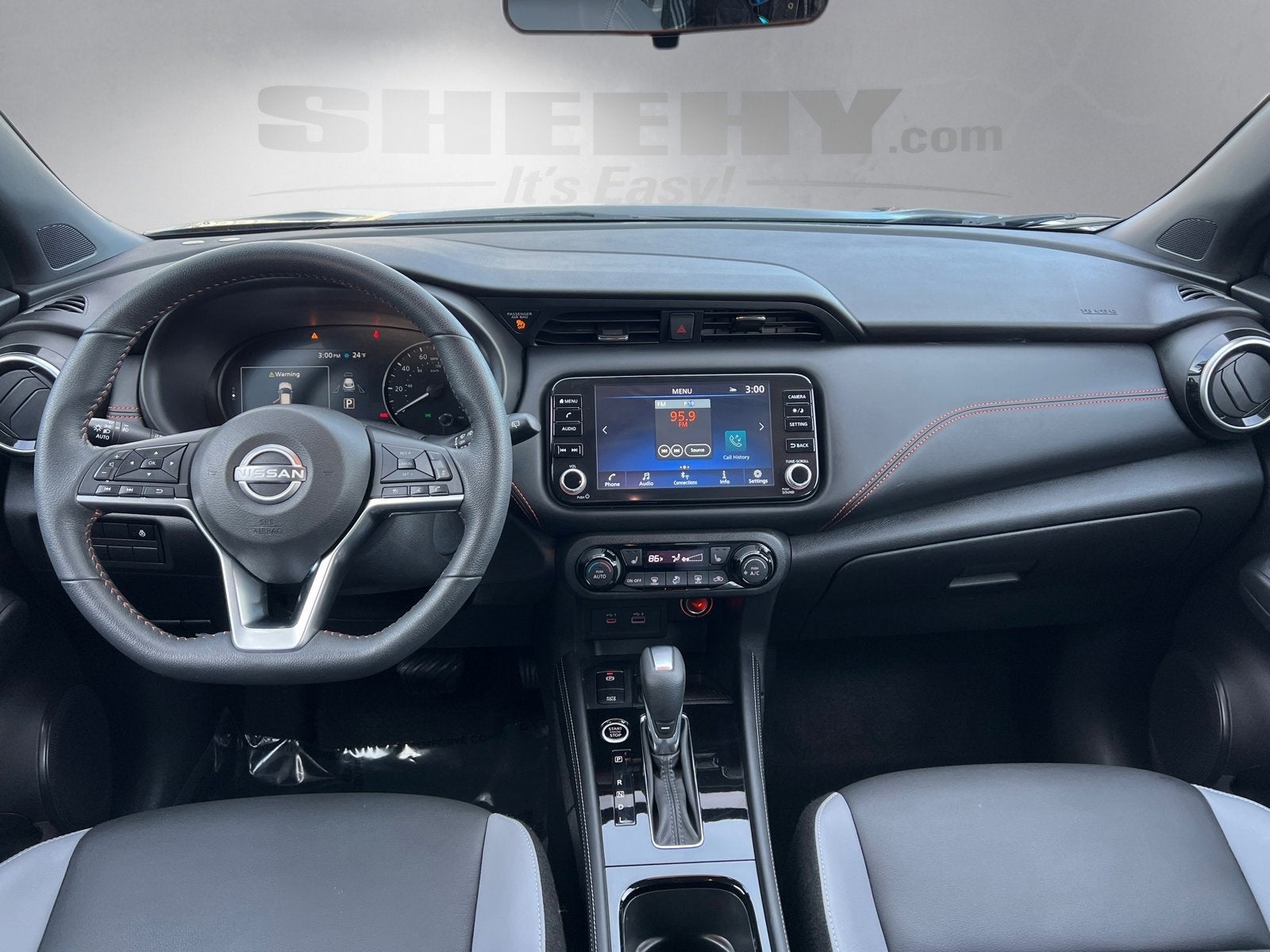 2023 Nissan Kicks SR