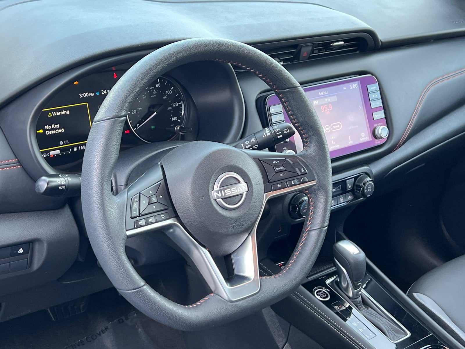 2023 Nissan Kicks SR