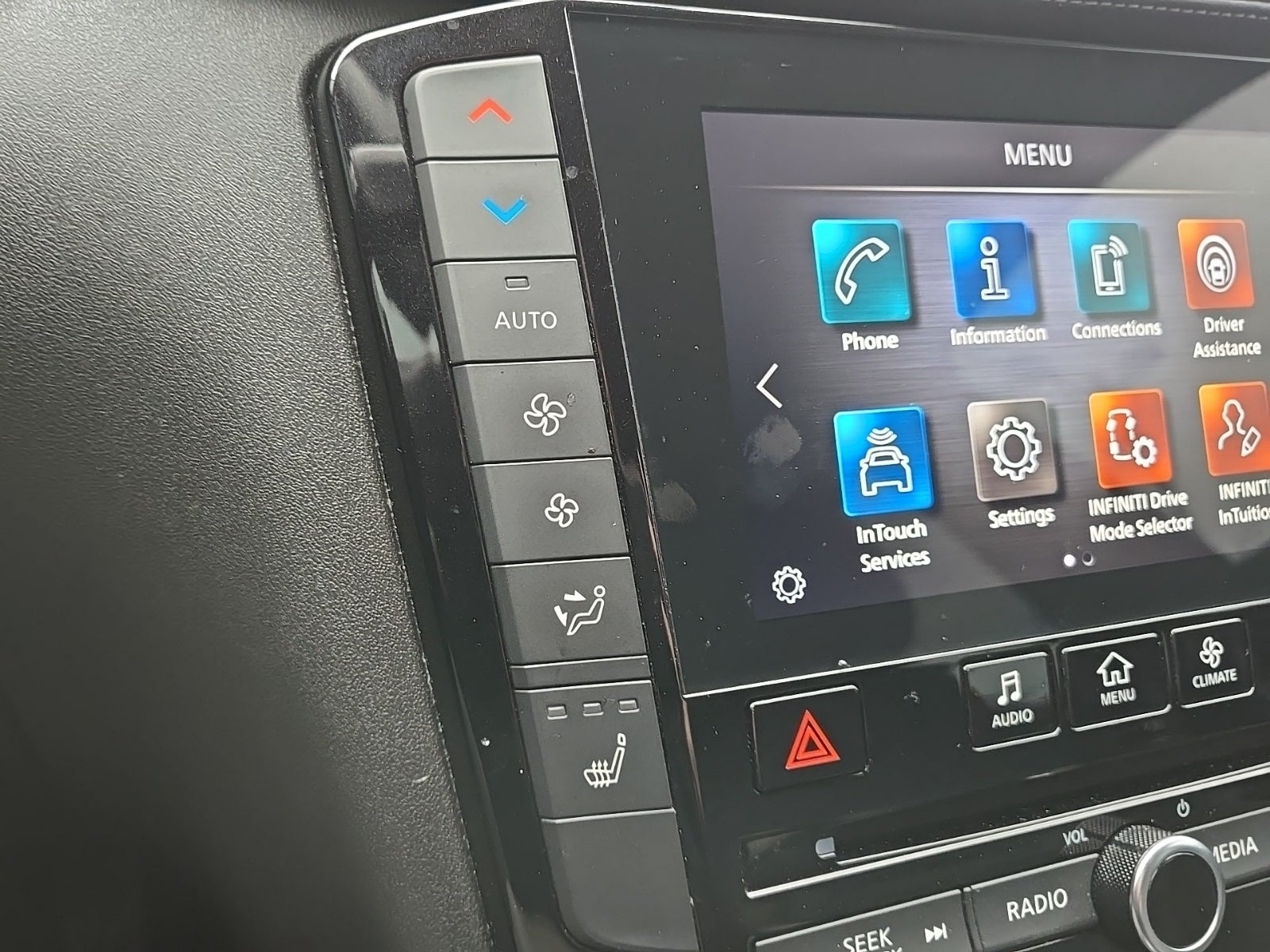 2023 INFINITI QX50 LUXE