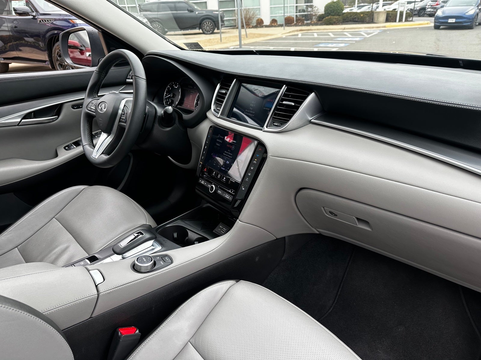 2025 INFINITI QX50 LUXE