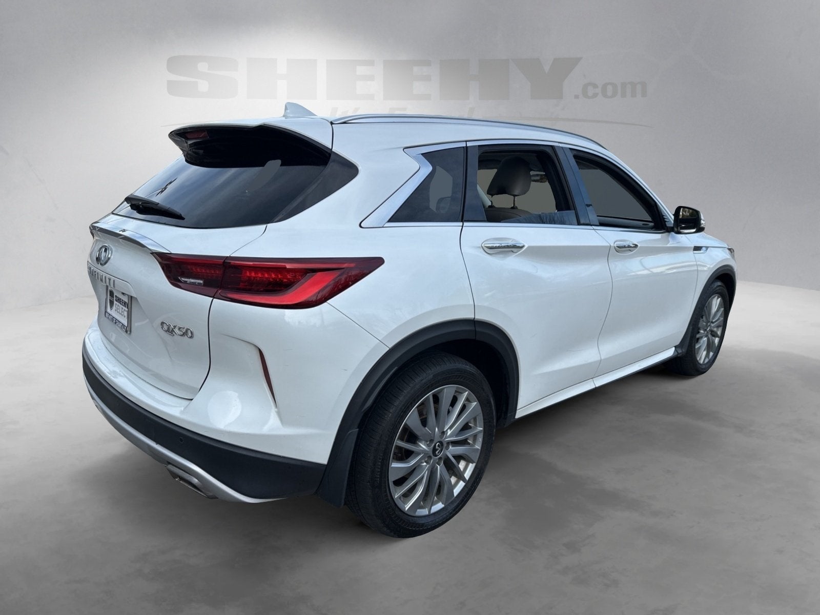 2023 INFINITI QX50 LUXE