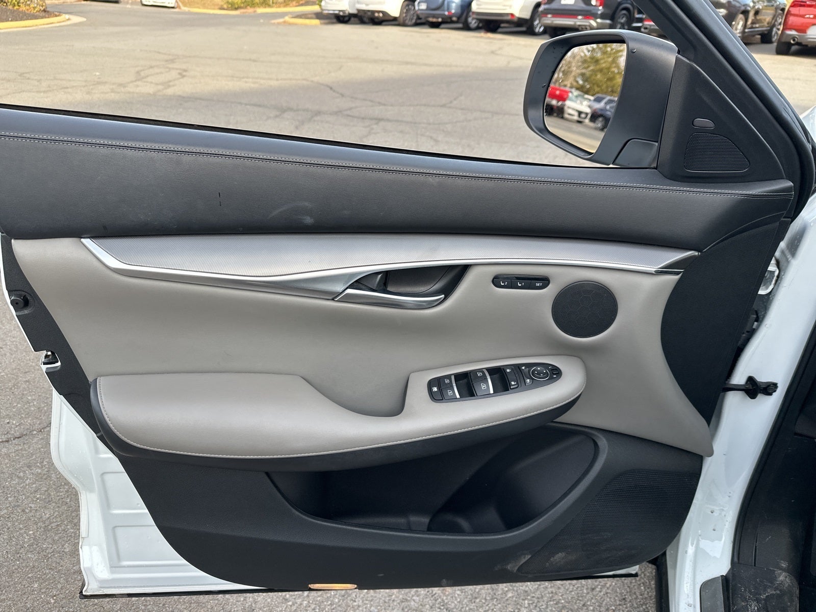 2023 INFINITI QX50 LUXE