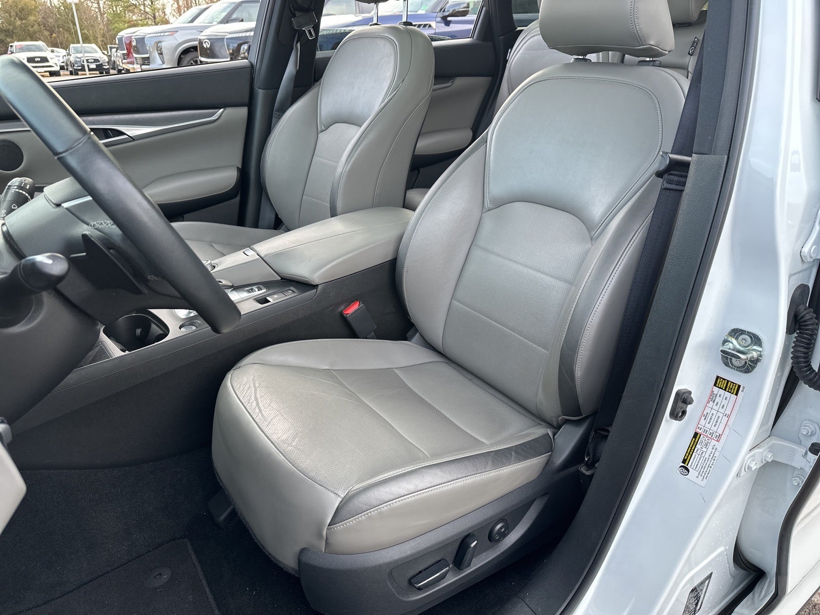 2023 INFINITI QX50 LUXE