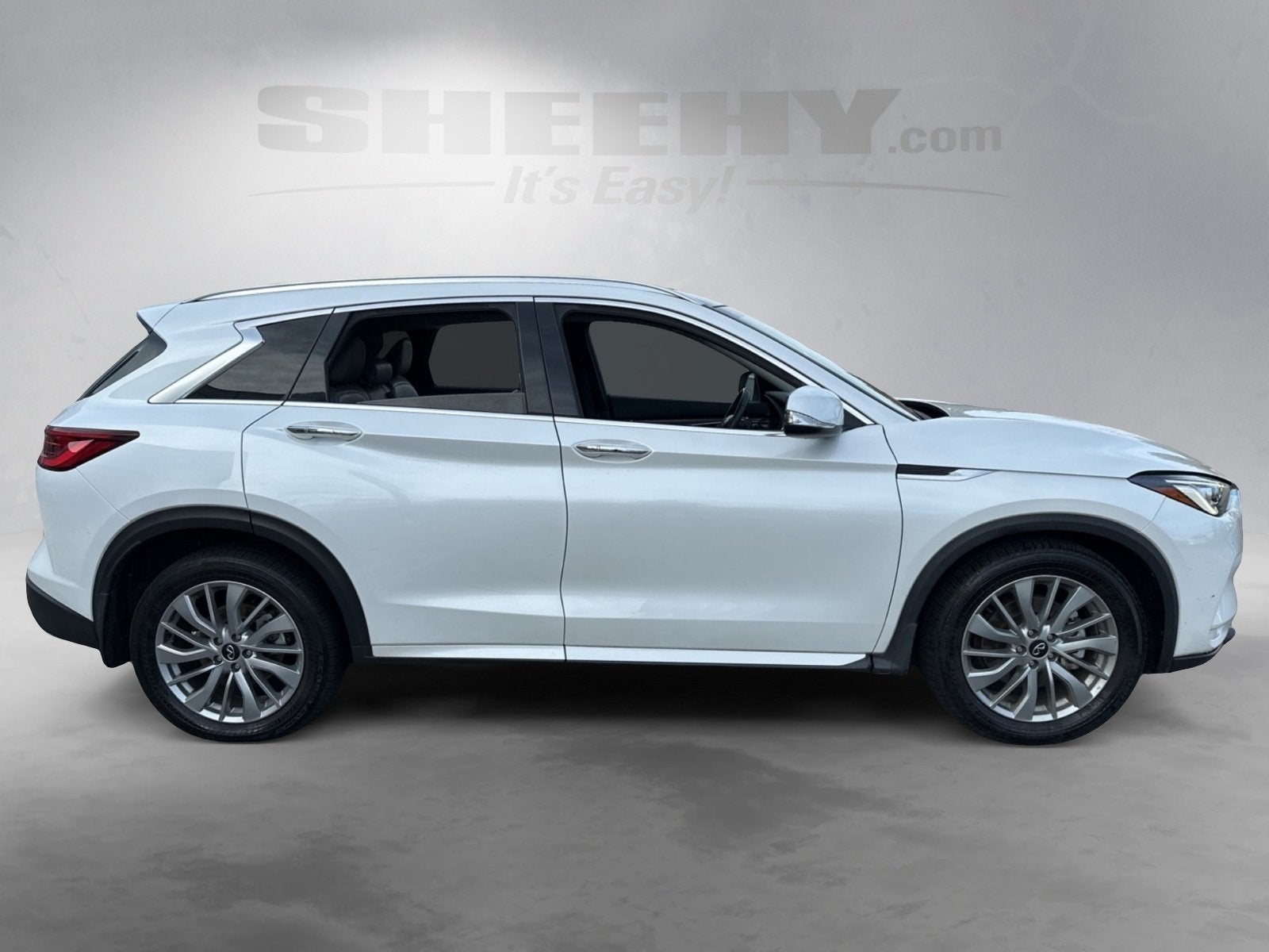 2023 INFINITI QX50 LUXE