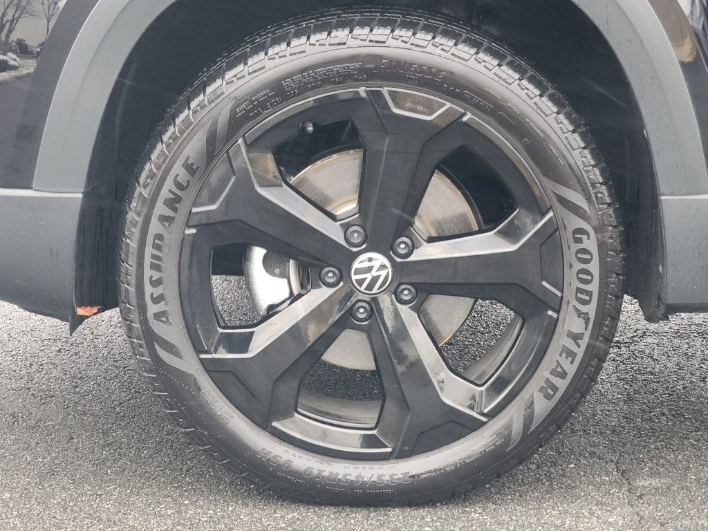 2025 Volkswagen Taos 1.5T SE Black