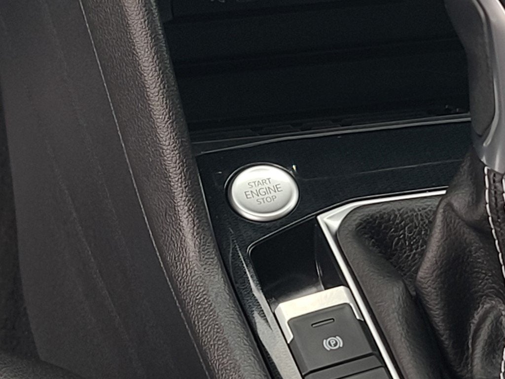 2025 Volkswagen Taos 1.5T SE Black