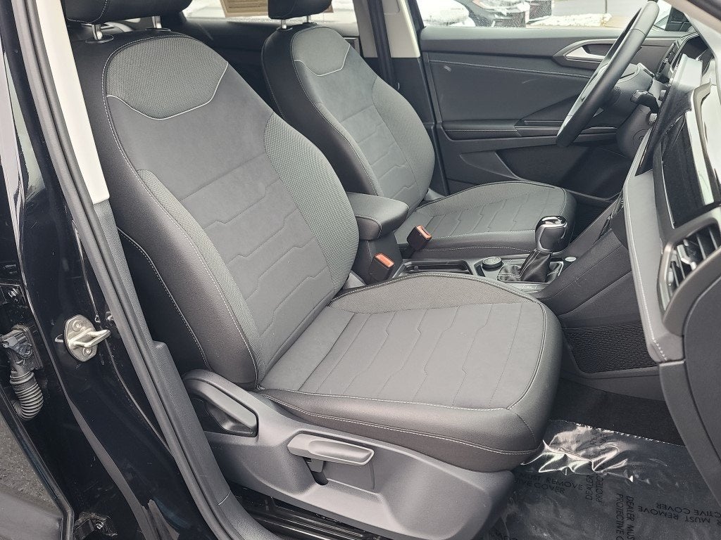 2025 Volkswagen Taos 1.5T SE Black