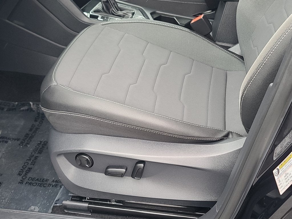 2025 Volkswagen Taos 1.5T SE Black