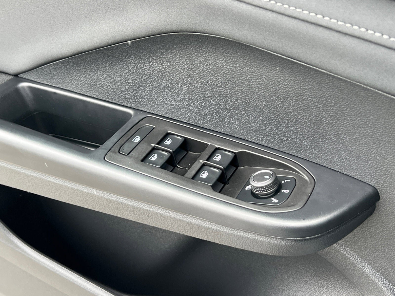 2025 Volkswagen Taos 1.5T SE Black