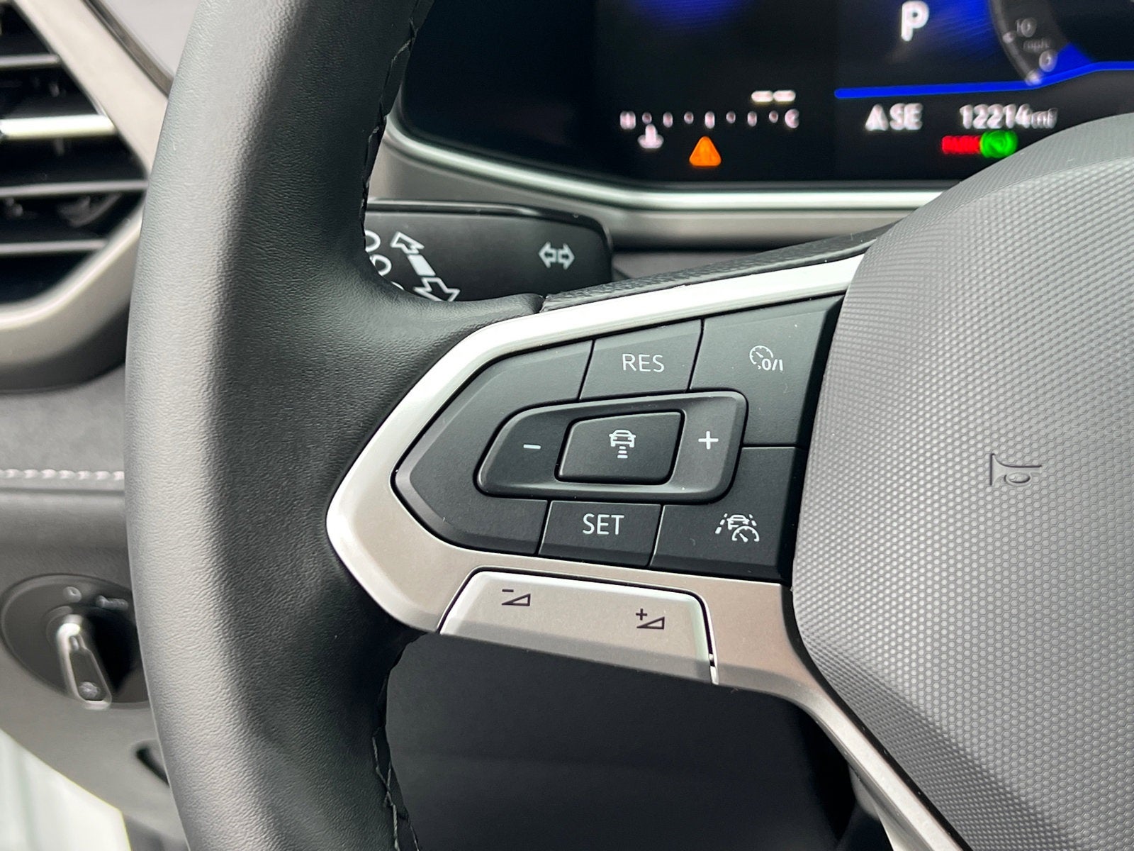 2025 Volkswagen Taos 1.5T SE Black