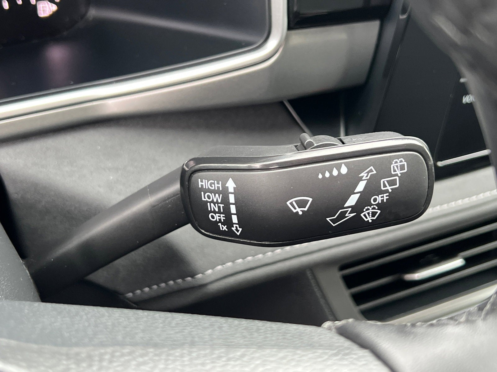 2025 Volkswagen Taos 1.5T SE Black