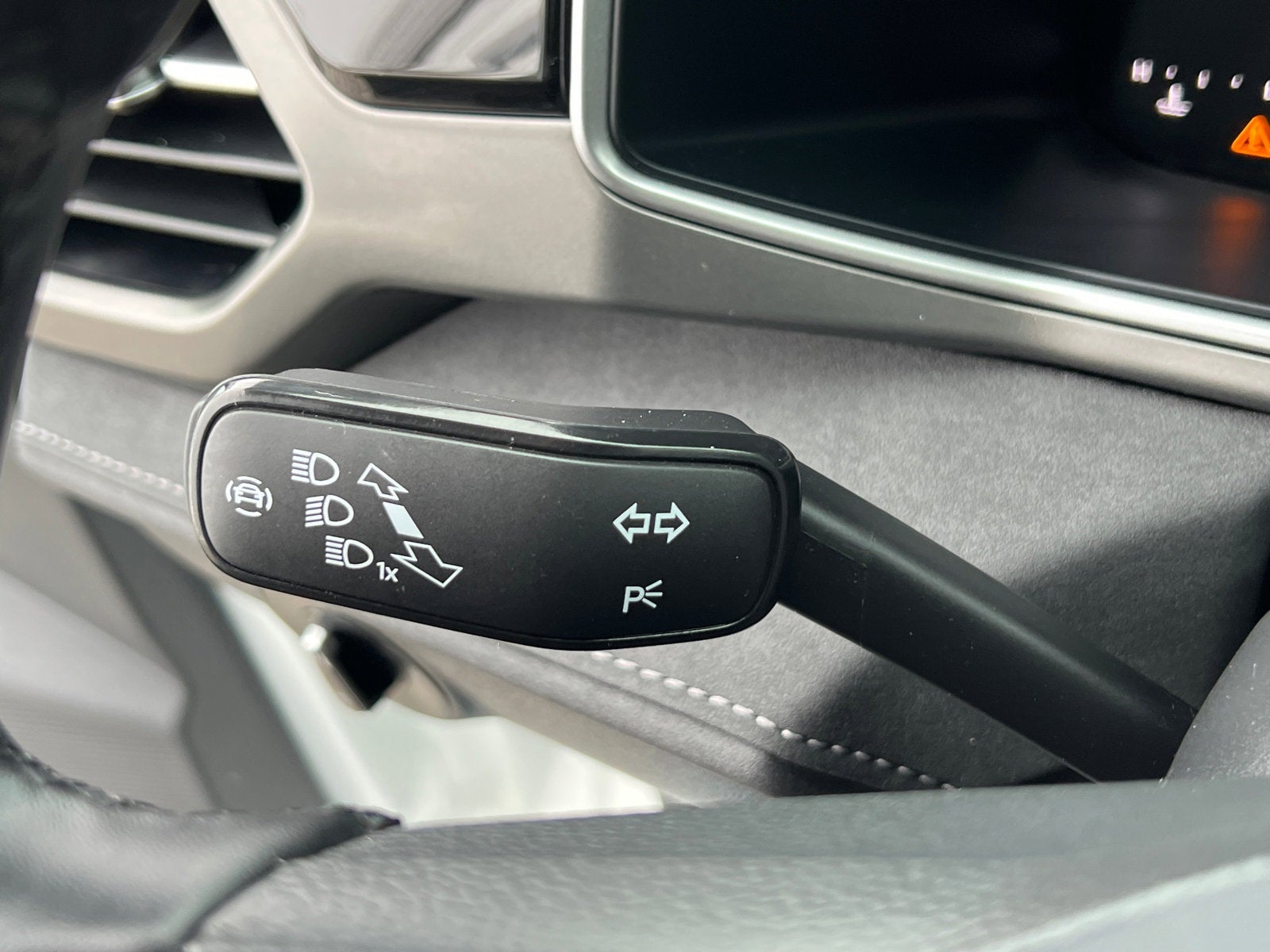 2025 Volkswagen Taos 1.5T SE Black