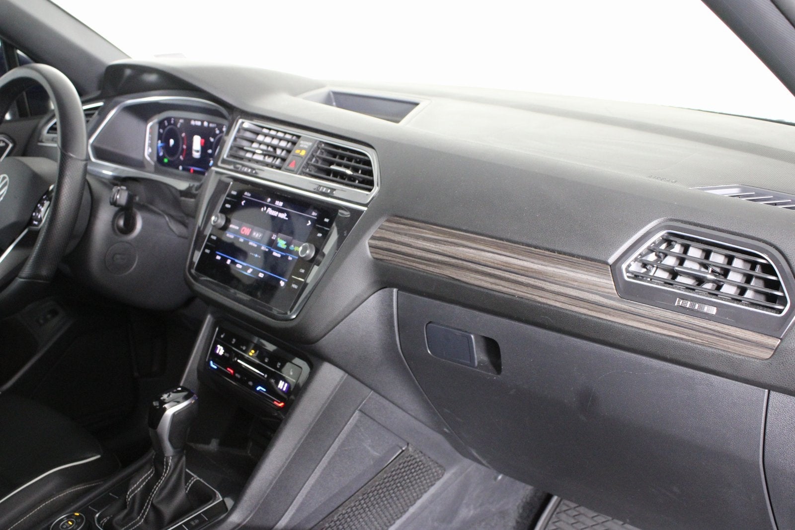 2022 Volkswagen Tiguan 2.0T SEL R-Line