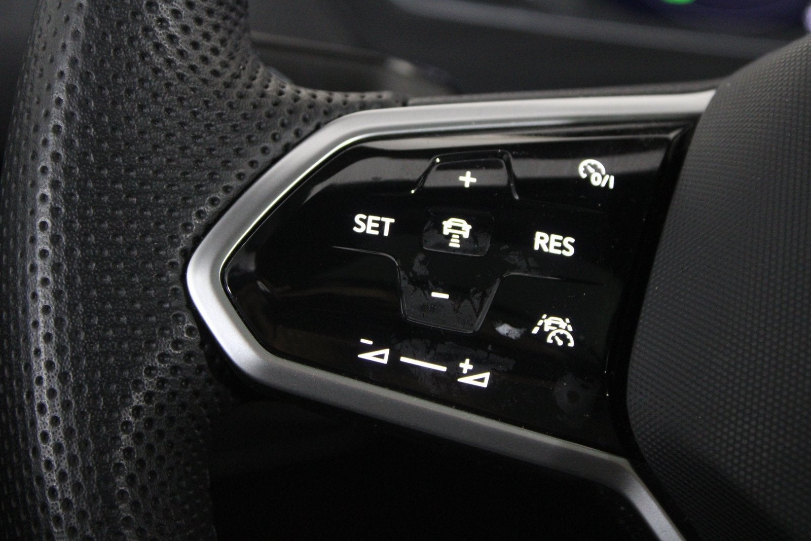 2022 Volkswagen Tiguan 2.0T SEL R-Line