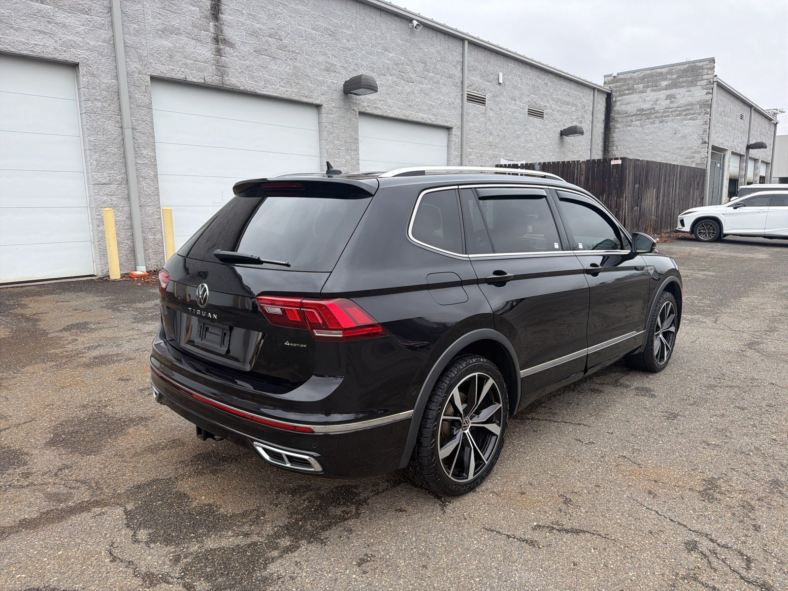 2022 Volkswagen Tiguan 2.0T SEL R-Line
