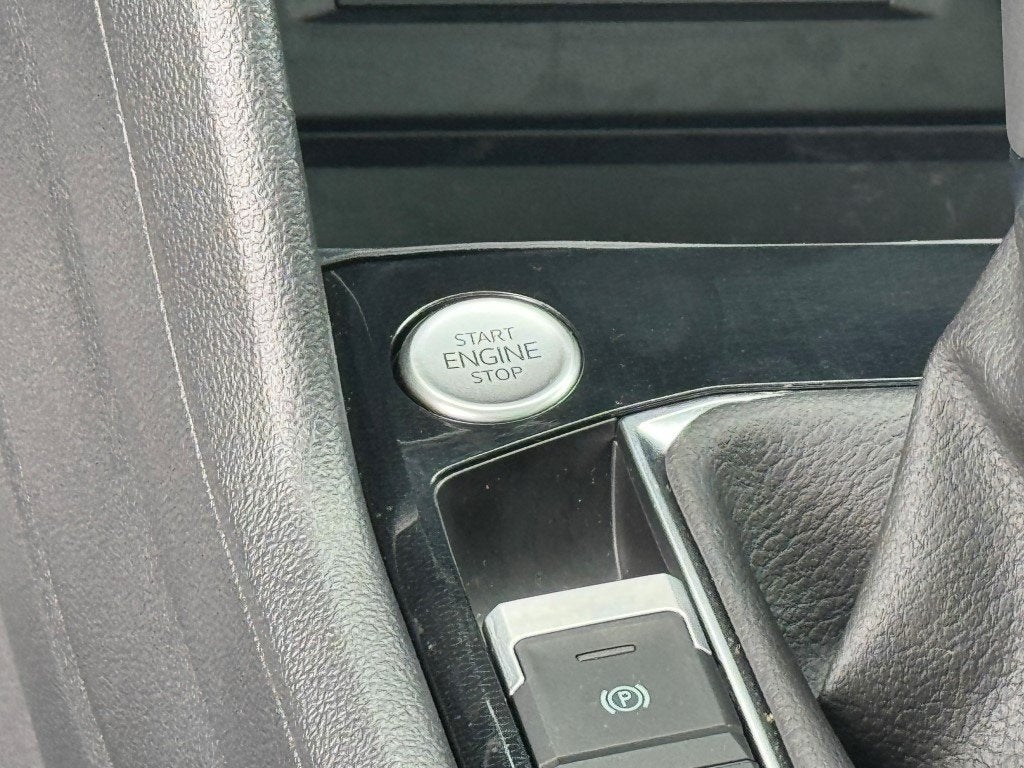 2025 Volkswagen Taos 1.5T SEL