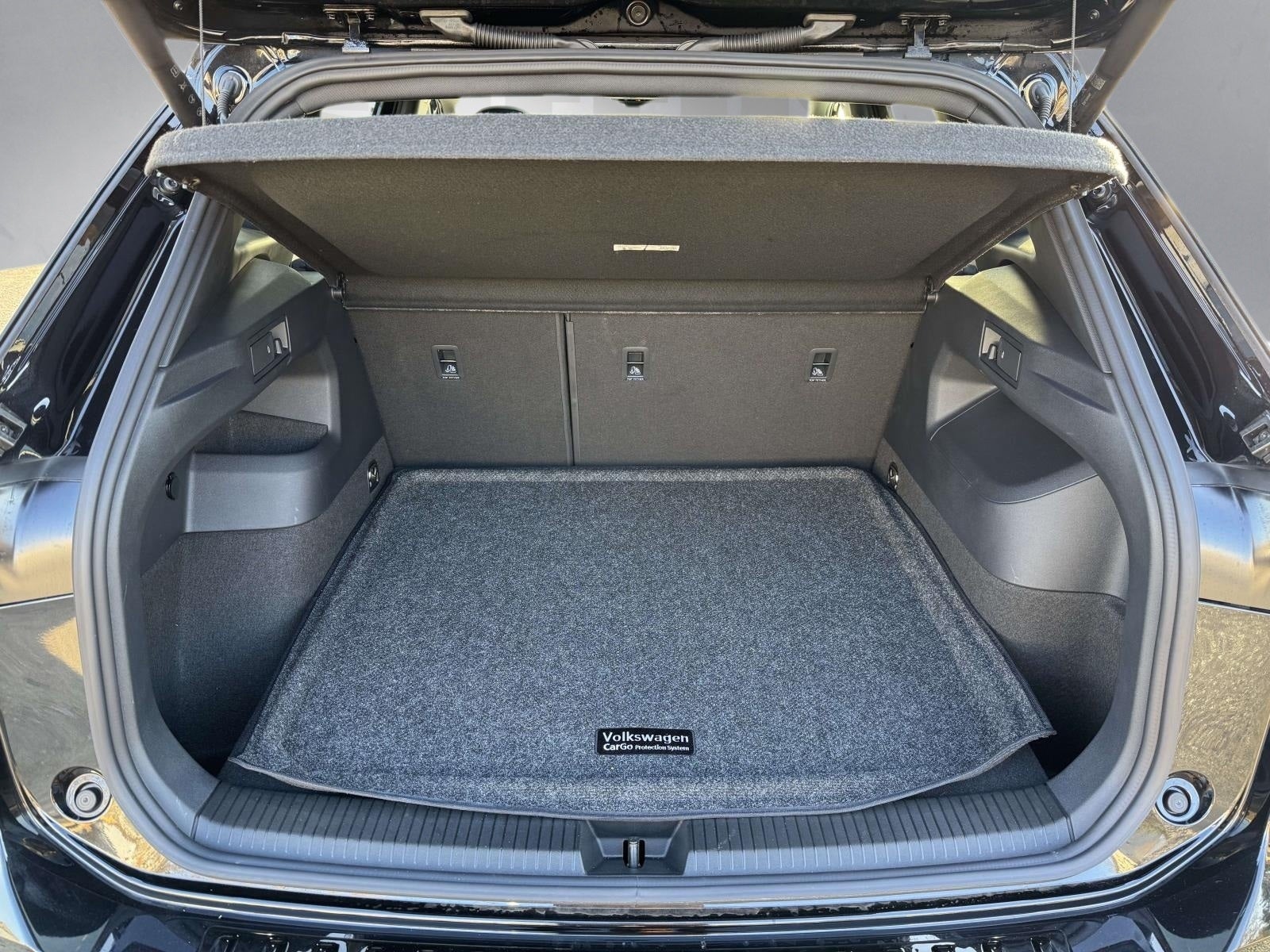 2025 Volkswagen Tiguan 2.0T SE R-Line Black