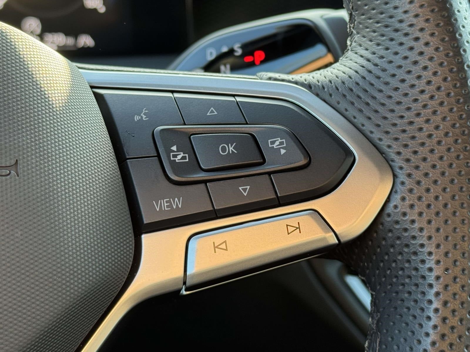 2025 Volkswagen Tiguan 2.0T SE R-Line Black