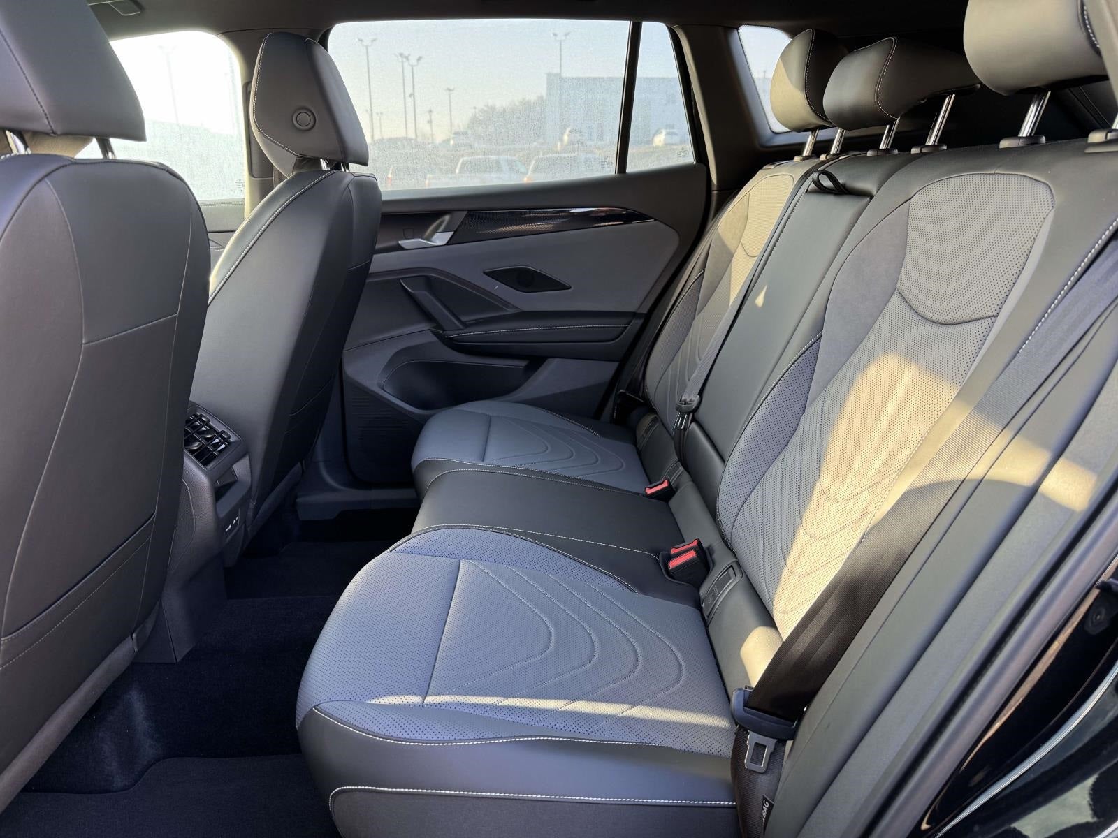 2025 Volkswagen Tiguan 2.0T SE R-Line Black