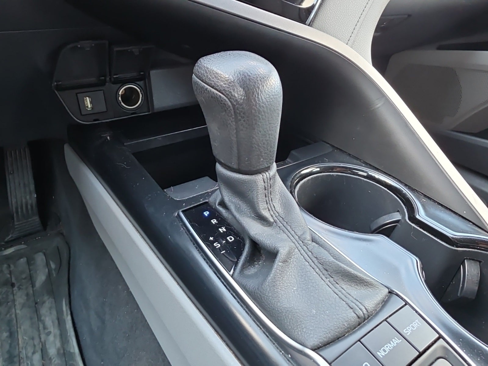 2020 Toyota Camry Hybrid LE