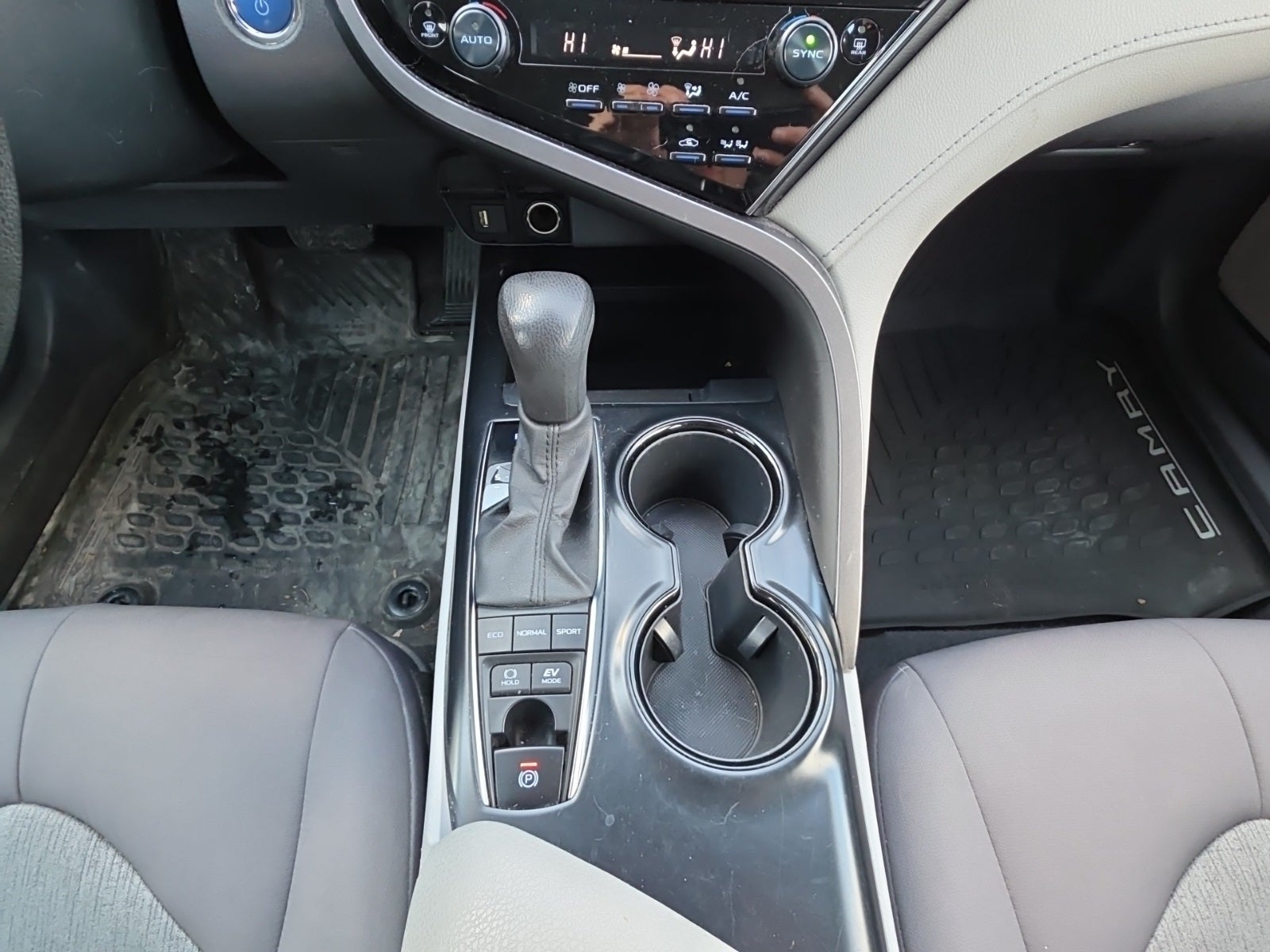 2020 Toyota Camry Hybrid LE