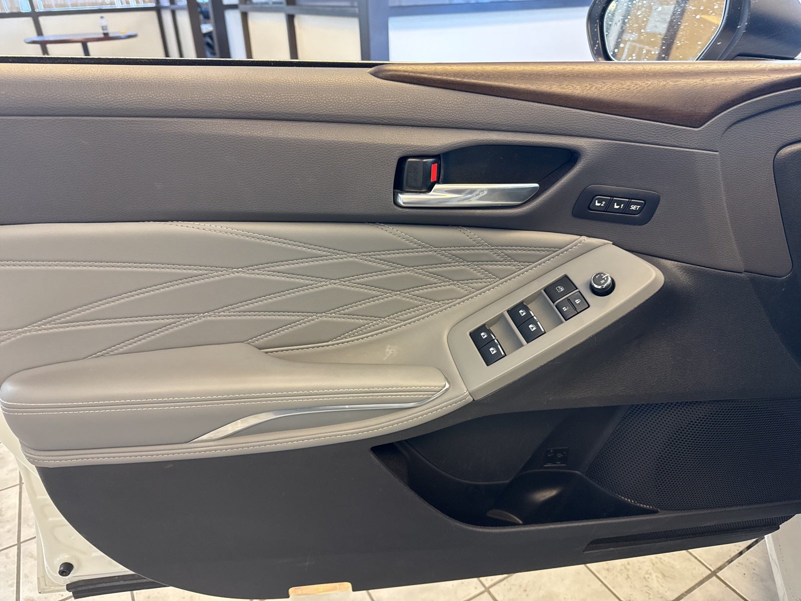 2022 Toyota Avalon Hybrid Limited