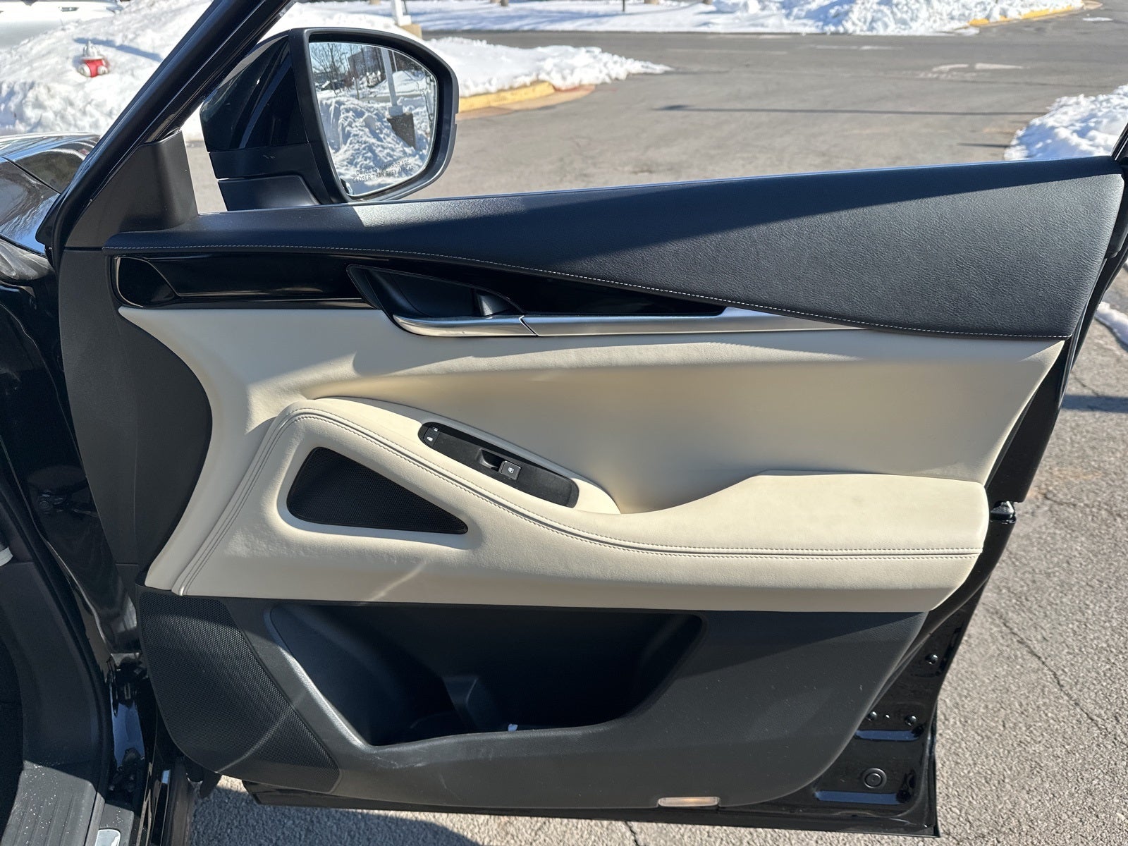 2025 INFINITI QX60 PURE