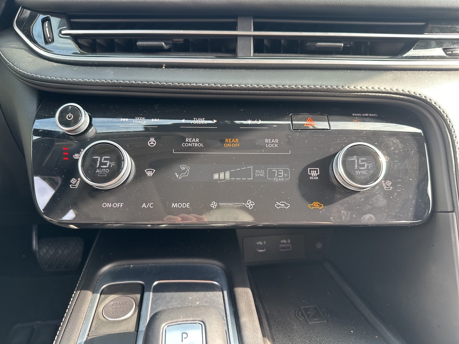 2025 INFINITI QX60 LUXE