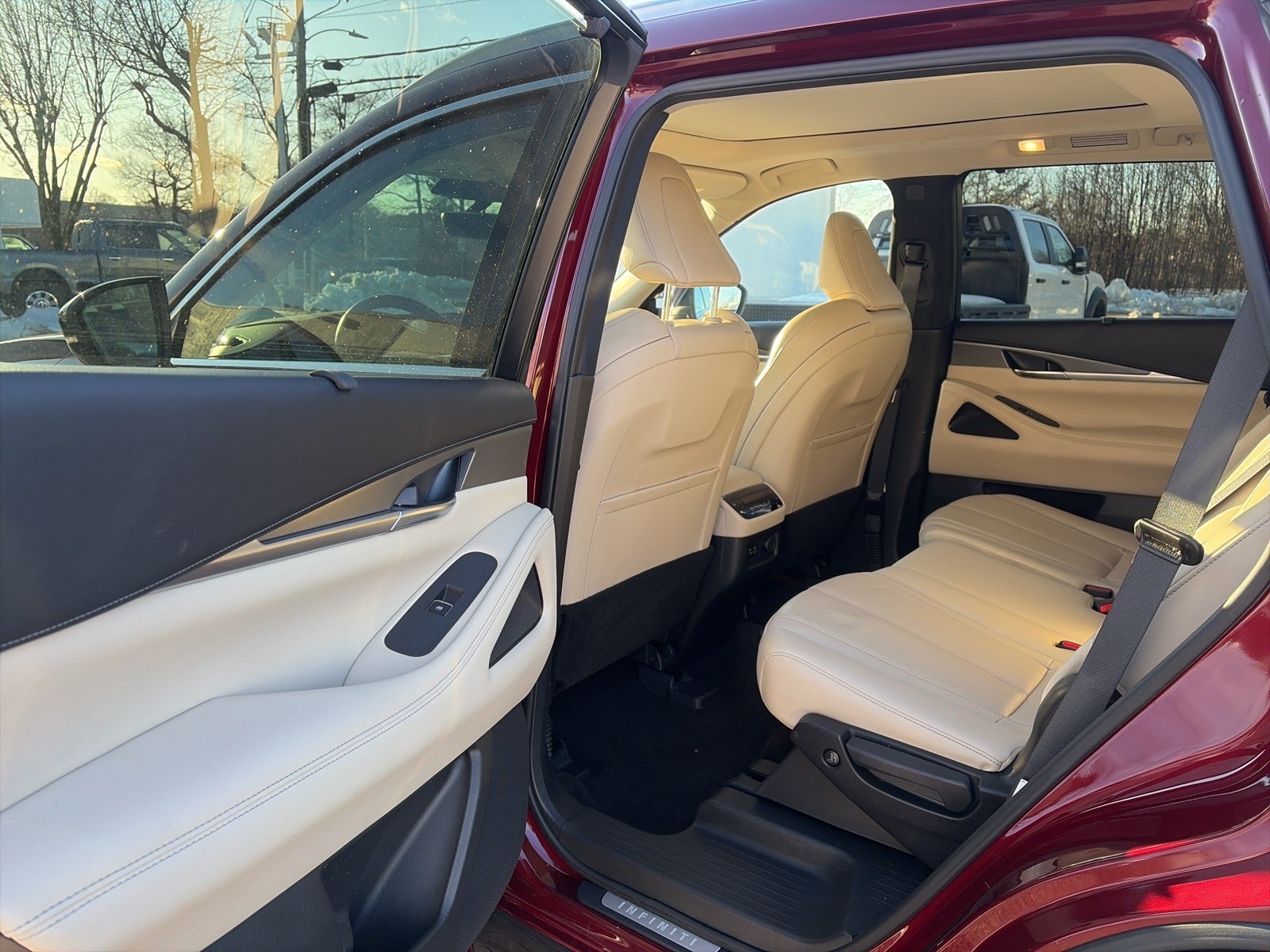 2023 INFINITI QX60 LUXE