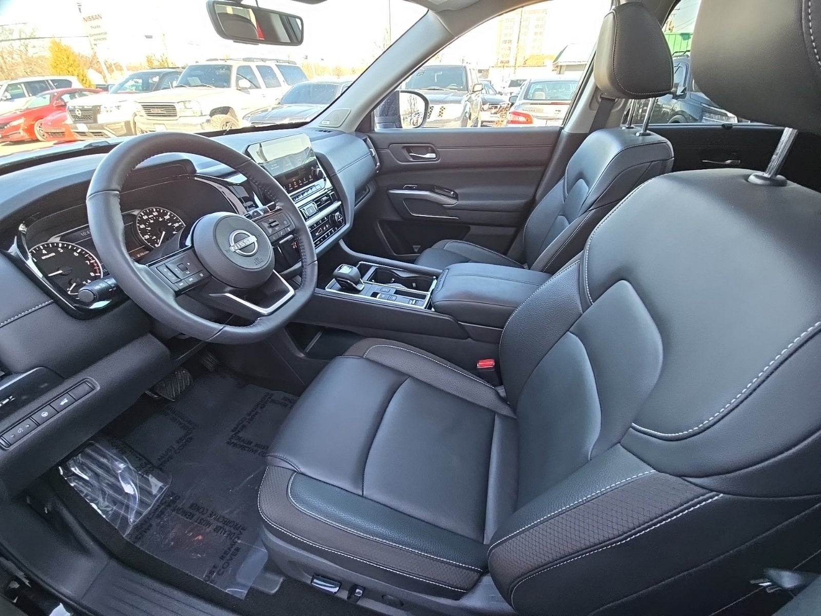 2024 Nissan Pathfinder SL