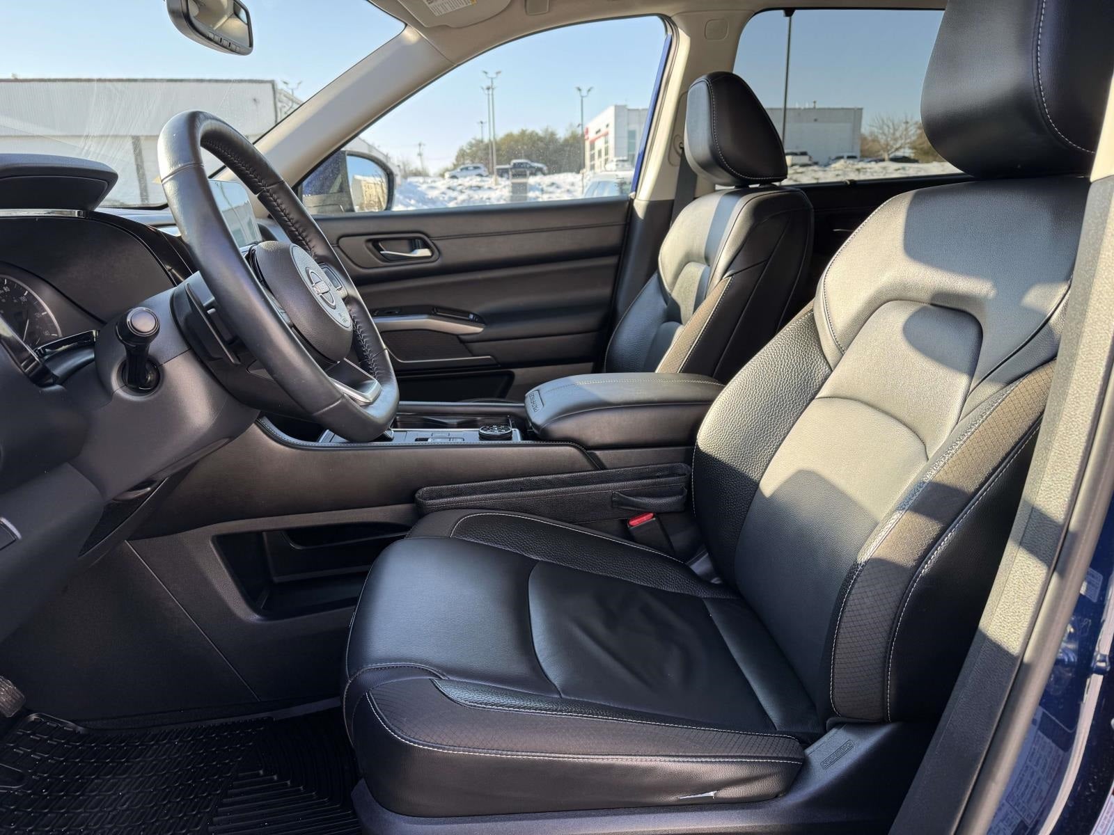 2022 Nissan Pathfinder SL