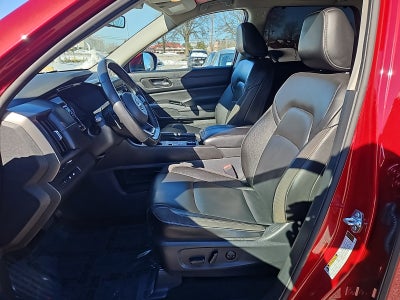 2024 Nissan Pathfinder SL