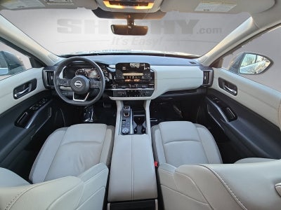 2023 Nissan Pathfinder SL