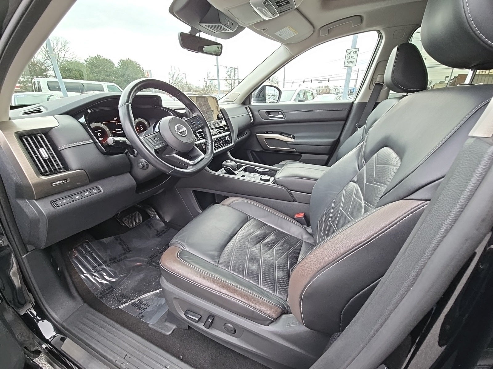 2023 Nissan Pathfinder Platinum