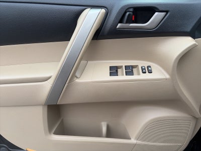 2011 Toyota Highlander SE