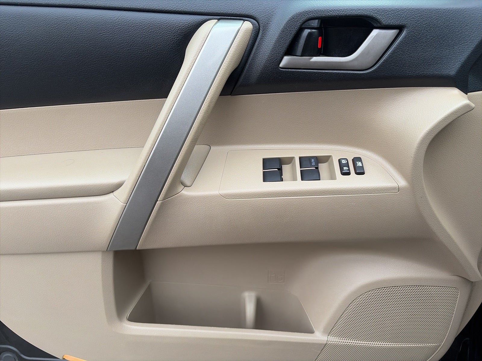 2011 Toyota Highlander SE