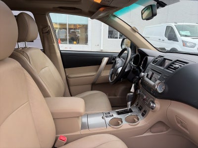 2011 Toyota Highlander SE