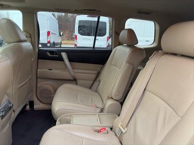 2011 Toyota Highlander SE